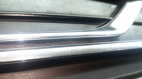 Решетка переднего бампера боковая правая VW Passat b8 16-19 USA без птф, песок, сломано крепление