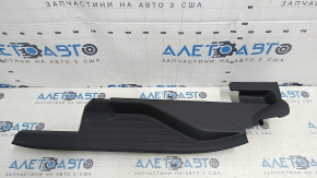 Накладка порога задняя левая внутренняя Toyota Prius V 12-14 темно-серая, царапины, тычка