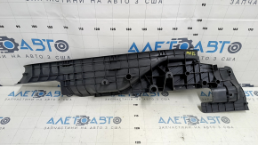 Накладка порога задняя левая внутренняя Toyota Prius V 12-14 темно-серая, царапины, тычка