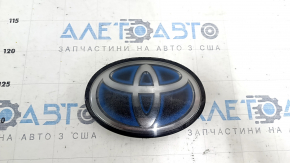 Эмблема значок Toyota переднего бампера Toyota Prius V 12-17 под радар круиз, царапины, песок, под полировку