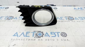 Grila bara de protectie stanga Toyota Prius V 12-14 pre-restaurare sub faruri de ceata, bara de protectie, nisip