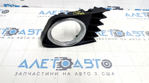 Решетка бампера правая Toyota Prius V 12-14 дорест под птф, сколы, песок,