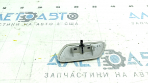 Заглушка омывателя фар правая Toyota Prius V 12-14 полезла краска