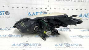 Фара передняя правая в сборе Toyota Prius V 12-14 дорест LED под полировку, царапины, тычки