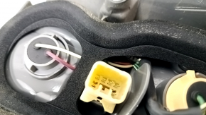 Фонарь правый Toyota Prius V 12-14 дорест, царапины, песок