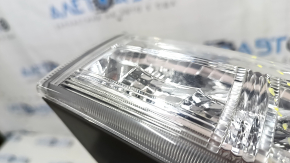 Фонарь правый Toyota Prius V 12-14 дорест, царапины, песок