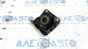 Опора радиатора нижняя левая Subaru Forester 14-18 SJ 2.5, 2.0 с кронштейном, резина + металл
