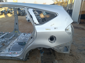 Четверть крыло задняя левая Toyota Prius V 12-17 на кузове, серебро, тычка