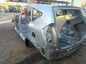 Четверть крыло задняя левая Toyota Prius V 12-17 на кузове, серебро, тычка