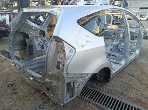 Четверть крыло задняя правая Toyota Prius V 12-17 на кузове, серебро