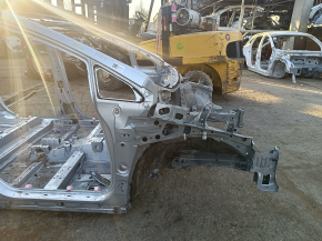 Четверть передняя правая Toyota Prius V 12-17 на кузове, серебро