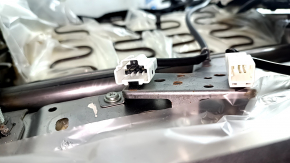 Водительское сидение Nissan Leaf 13-17 без airbag, подогрев, ткань черное, механическое