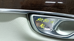 Обшивка двери карточка задняя левая Volvo XC90 16-20 кожа серая с черным, вставка и подлокотник кожа серая, с молдингом под дерево береза, тычки, царапины, под химчистку