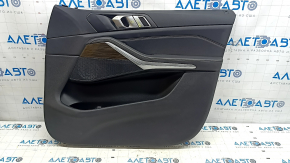 Обшивка двери карточка передняя правая BMW X5 G05 19-23 кожа черная, вставка под дерево Alu Mesheffect, подлокотник кожа черная, с ручкой и накладками тычка, вмятина, царапины, нет заглушки
