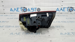 Фонарь внутренний крышка багажника левый BMW 3 F30 16-18 светлый, сломана направляющая. царапина