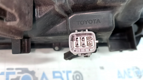 Фара передняя левая Toyota Highlander 17-19 галоген, светлая, царапины