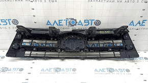 Решетка радиатора grill Toyota Highlander 17-19 серая, со значком, под радар, царапины