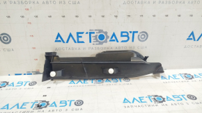 Уплотнитель крыла капот-крыло правый Audi A3 8V 15-20 4d
