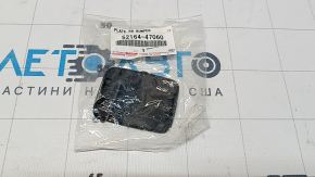 Заглушка буксировочного крюка заднего бампера левая Toyota Prius 50 Prime 17-22 структура