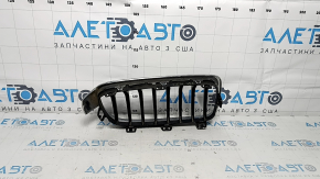 Решетка радиатора grill левая BMW 3 F30 4d 12-18 sport line, песок , сломана решетка