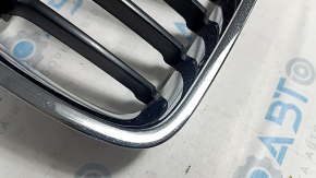Решетка радиатора grill левая BMW 3 F30 4d 12-18 sport line, песок , сломана решетка
