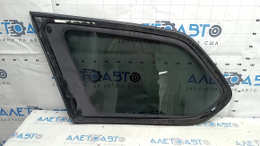 Форточка глухое стекло задняя правая Nissan Pathfinder 13-20 царапины на стекле