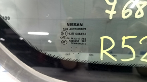 Форточка глухое стекло задняя правая Nissan Pathfinder 13-20 царапины на стекле