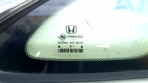 Форточка глухое стекло задняя правая Honda Insight 19-22 хром, царапины на хроме