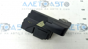 Клемма плюсовая АКБ Audi A4 B9 17-25 с пиропатроном, сломано крепление крышки