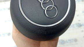 Подушка безопасности airbag в руль водительская Audi A4 B9 17-25 черная, царапины