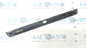Накладка порога внешняя передняя левая Audi A4 B9 17-25 хром, царапины