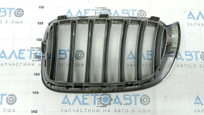 Решетка радиатора grill правая BMW X3 F25 15-17 ноздря, хром, песок, царапина