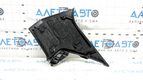 Накладка задней стойки за форточкой левая Audi Q3 8U 15-18 черная, потерта, сломана направляющая