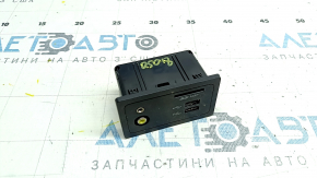 Hub USB, AUX Infiniti Q50 14-24 zgarieturi