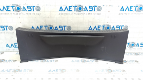 Накладка проема багажника Chevrolet Bolt 17-21 темно-серая, царапины, сломано крепление