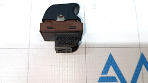Кнопка открытия двери багажника на карточке Audi Q3 8U 15-18