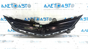 Решетка радиатора grill Chevrolet Bolt 17-18 с эмблемой, царапины, треснута