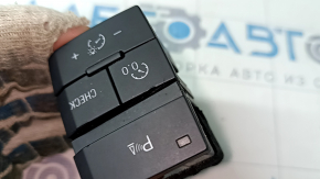 Кнопка парковочного ассистента и подсветки приборной панели Audi Q7 4L 10-15 вмятины