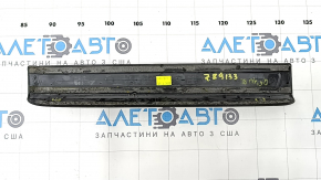 Накладка порога задняя левая внешняя Audi Q7 4L 10-15 черная, царапины, тычки, сломаны направляющие