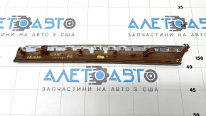 Молдинг обшивки двери передней правой Audi Q7 4L 10-15 под дерево орех, глянец, сломана направляющая, царапины