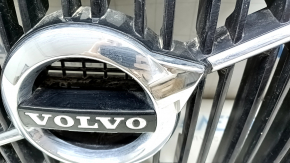 Решетка радиатора grill со значком Volvo XC90 16-19 черная, обрамление хром, без камеры, песок