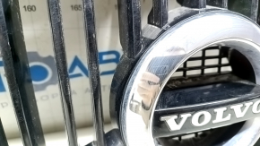 Решетка радиатора grill со значком Volvo XC90 16-19 черная, обрамление хром, без камеры, песок