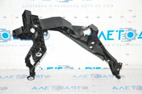 Крепление переднего бампера под фарой внешнее левое Audi A4 B8 13-16 рест