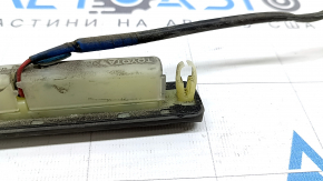 Кнопка открытия двери багажника внешняя Lexus RX300 RX330 RX350 RX400h 04-08 трещина в креплении