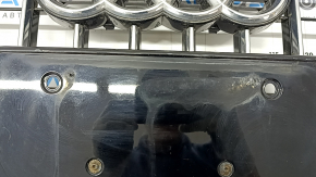 Решетка радиатора grill Audi Q5 8R 13-17 рест, под парктроники, глянец, хром, с эмблемой quattro, царапины, незаводские отверстия, песок