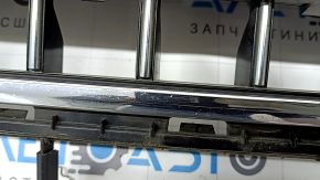Решетка радиатора grill Audi Q5 8R 13-17 рест, под парктроники, глянец, хром, с эмблемой quattro, царапины, незаводские отверстия, песок