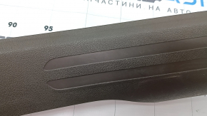 Накладка порога внутренняя задняя левая Audi Q5 8R 13-17 коричневая, царапины, побелел пластик