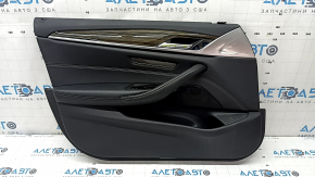 Обшивка двери карточка передняя левая в сборе BMW 5 G30 17-23 кожа черная, подлокотник и вставка кожа черная, молдинг под дерево глянец, под память, царапины, разлезлась ручка, надрывы