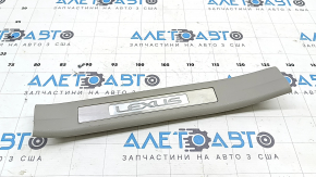 Накладка порога с подсветкой задняя левая Lexus RX300 RX330 RX350 RX400h 04-08 серая, с подсветкой, с хромированной накладкой, царапины