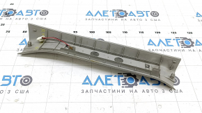 Накладка порога с подсветкой задняя левая Lexus RX300 RX330 RX350 RX400h 04-08 серая, с подсветкой, с хромированной накладкой, царапины
